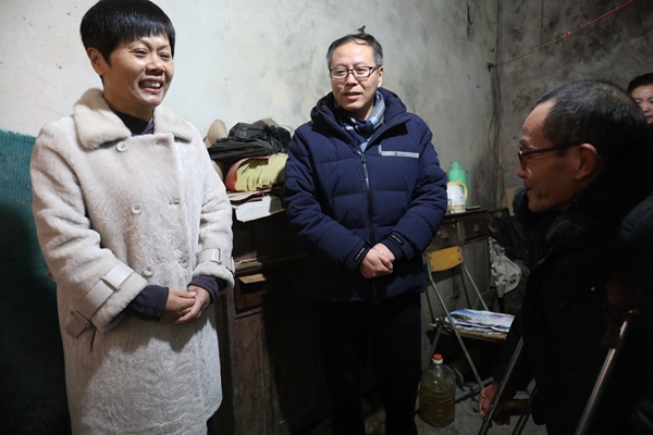 政治部主任兼机关党委书记张冬梅同志受院党组和刘明杰副院长的委托